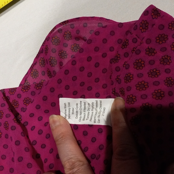 CAbi Top Sleeveless Draped Fuchsia Blouse Floral Dot Print Size Medium W… - Picture 9 of 9